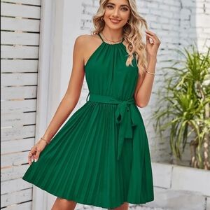 NEW Green Halter Neckline Belted Waist Pleated Skirt Swing Dress Size Small